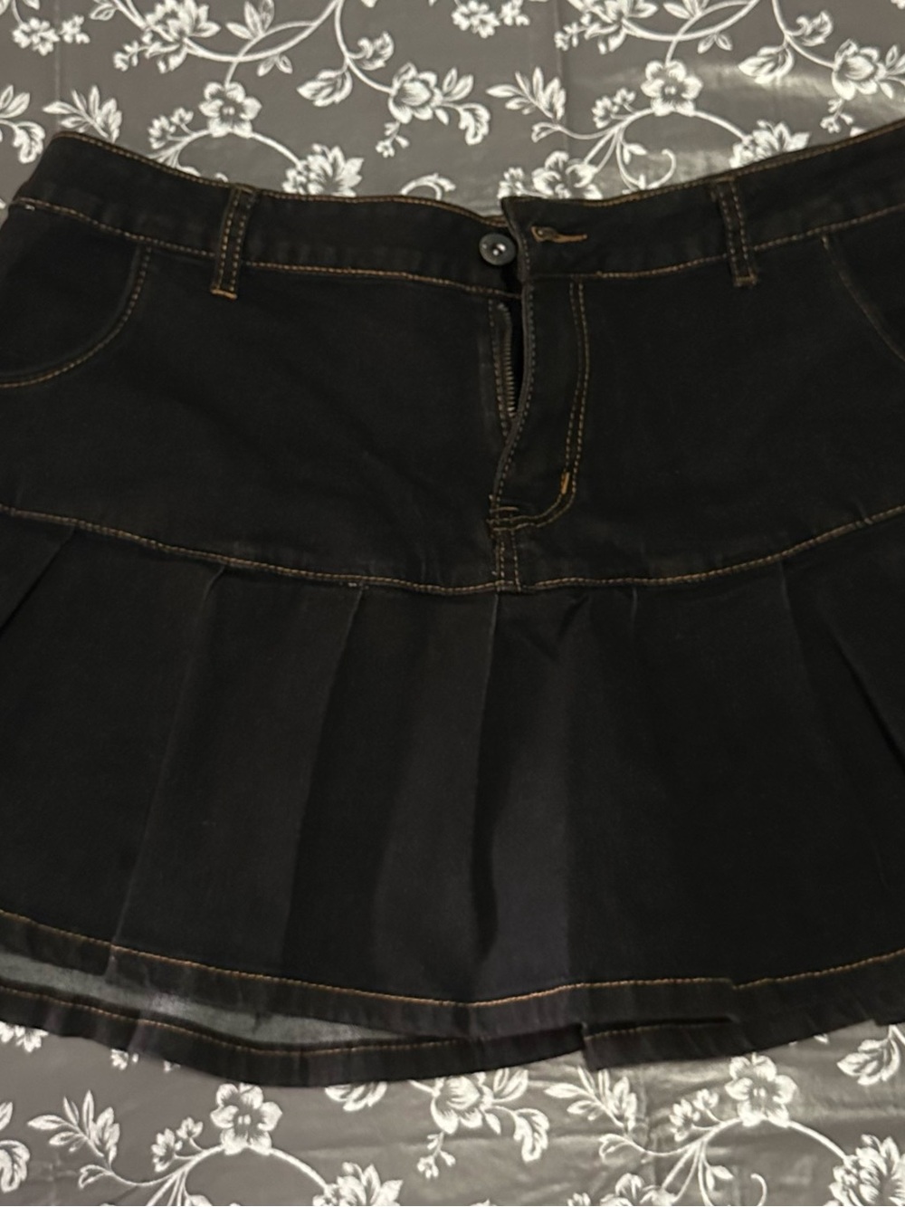 Women’s Black Pleated Mini Skirt - Classic Style